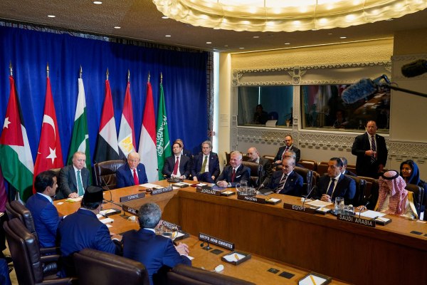 Ο Τραμπ υποσχέθηκε στους Άραβες ότι δεν θα επιτρέψει στον Νετανιάχου να προσαρτήσει τη Δυτική Όχθη