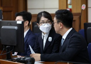 Στο δικαστήριο η πρώην πρώτη κυρία της Νότιας Κορέας για υπόθεση διαφθοράς