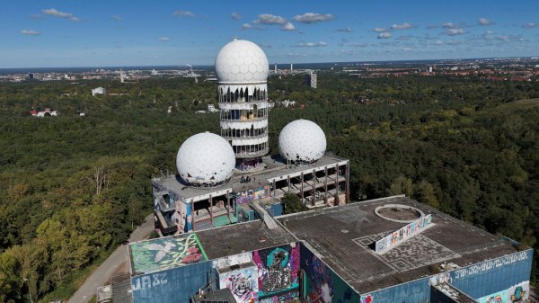 Teufelsberg: Πρώην κατάσκοποι του Ψυχρού Πολέμου επιστρέφουν στον σταθμό παρακολούθησης του Βερολίνου