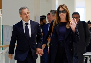 Το ξέσπασμα της Κάρλα Μπρούνι μετά την καταδίκη του Σαρκοζί – Δείτε το βίντεο