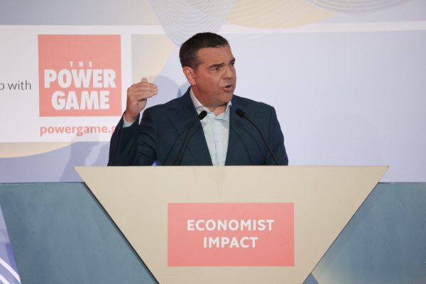 Τσίπρας: Παραδώσαμε μια χώρα στο ξέφωτο και η κυβέρνηση Μητσοτάκη την οδηγεί πάλι σε αδιέξοδο – Επιτελικό κράτος της διαφθοράς και των επιδοτούμενων στελεχών με Πόρσε