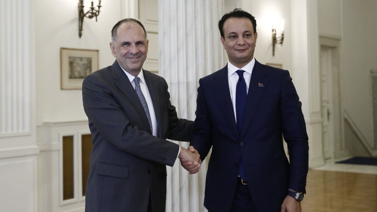 Η επίσκεψη του υιού Χαφτάρ, η αναθέρμανση των σχέσεων Αθήνας – Βεγγάζης και τα επόμενα βήματα