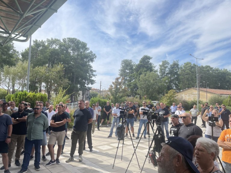 Ευλογιά των προβάτων: Στους δρόμους οι κτηνοτρόφοι στη Λάρισα – «Ελλιπή τα μέτρα – Σταματήστε τις θανατώσεις»