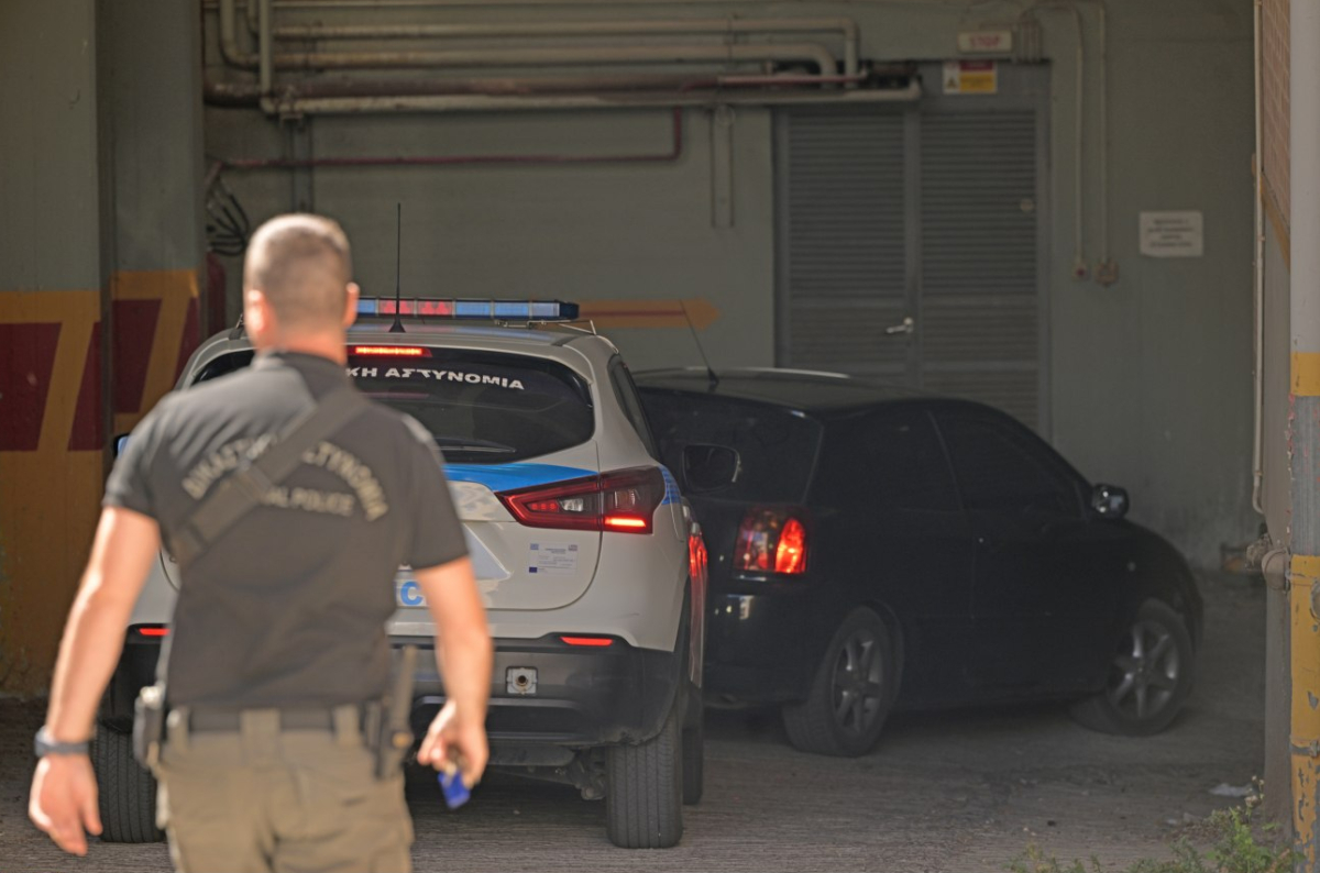 Βοιωτία: Σε αργία τέθηκε η 62χρονη που έθαψε τη μητέρα της σε αυτοσχέδιο λάκκο για να παίρνει τη σύνταξη