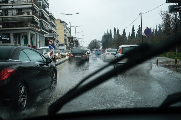 Κακοκαιρία: Σε αυξημένη ετοιμότητα 10 περιοχές – Συστάσεις προς τους πολίτες από την Πολιτική Προστασία