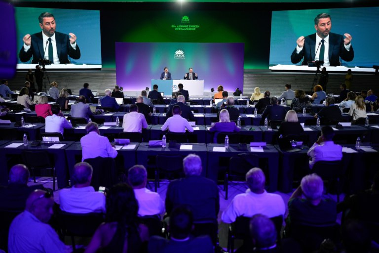 Ο Νίκος Ανδρουλάκης προσπαθεί, αλλά μπορεί το ΠΑΣΟΚ να αποτελέσει αντίπαλο δέος στη ΝΔ;