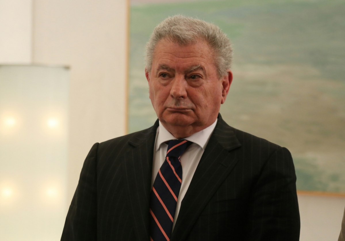 Σήφης Βαλυράκης: Ξεκίνησε η δίκη για τον θάνατό του – «Αθώοι» δηλώνουν οι δύο κατηγορούμενοι