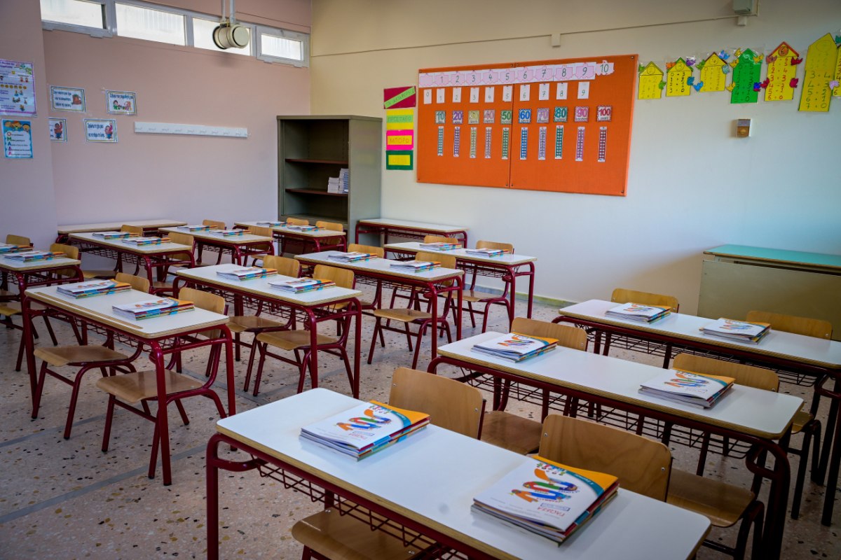 ΠΑΣΟΚ για τα κενά στα σχολεία: Επιτακτική η ταχύτατη ολοκλήρωση της Β’ φάσης προσλήψεων