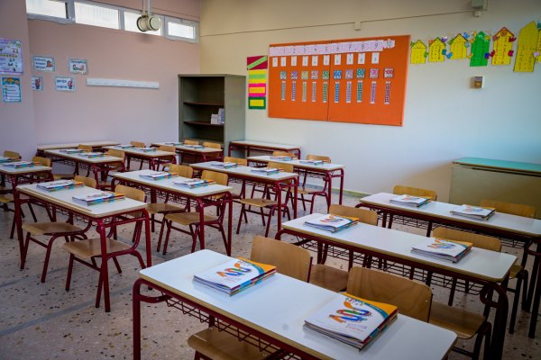 ΠΑΣΟΚ για τα κενά στα σχολεία: Επιτακτική η ταχύτατη ολοκλήρωση της Β’ φάσης προσλήψεων