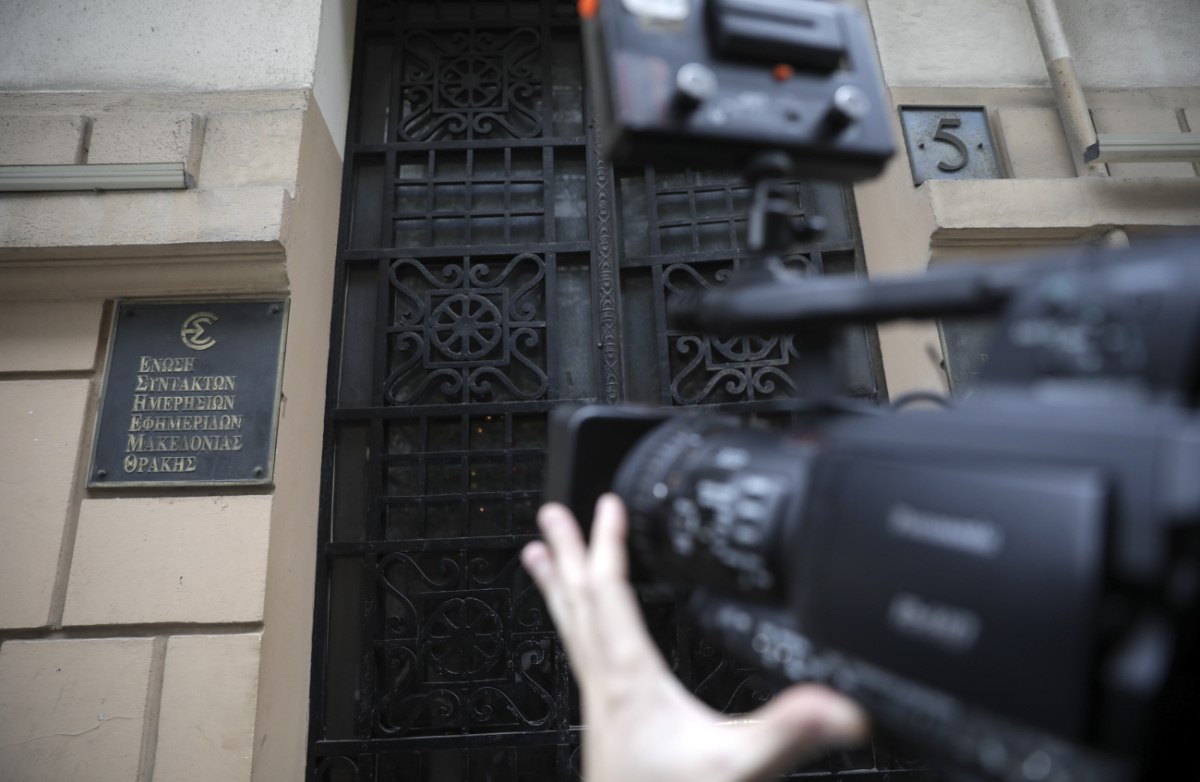 Σφοδρή αντίδραση ΕΣΗΕΜΘ κατά της κυβέρνησης – «Συστηματική προσβολή προς τους δημοσιογράφους Μακεδονίας-Θράκης»