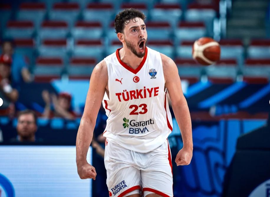 Το μήνυμα του Σενγκούν για το ματς με την Ελλάδα: «Ένα βήμα πιο κοντά, πάμε όλοι προς τον τελικό!» (pic)