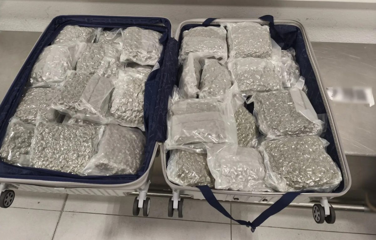 «Ελ. Βενιζέλος»: Χειροπέδες σε 25χρονο που προσπάθησε να εισάγει στην Ελλάδα 18 κιλά κάνναβης