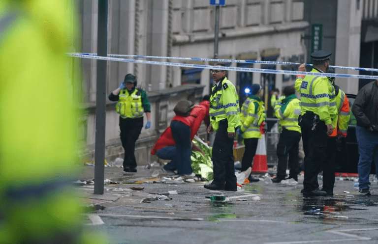 Ο κατηγορούμενος της επίθεσης στην παρέλαση τίτλου της Λίβερπουλ αρνείται ότι έπεσε με το αυτοκίνητο στο πλήθος!