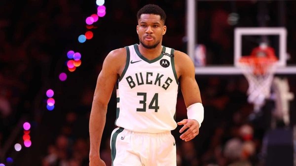 Αντετοκούνμπο: «Θέλω πάντα να παίζω σε ομάδα που διεκδικεί τον τίτλο και να είμαι ανάμεσα στους καλύτερους»