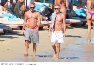 Dsquared2: Ακάθεκτοι συνεχίζουν τις χλιδάτες διακοπές τους στη Μύκονο