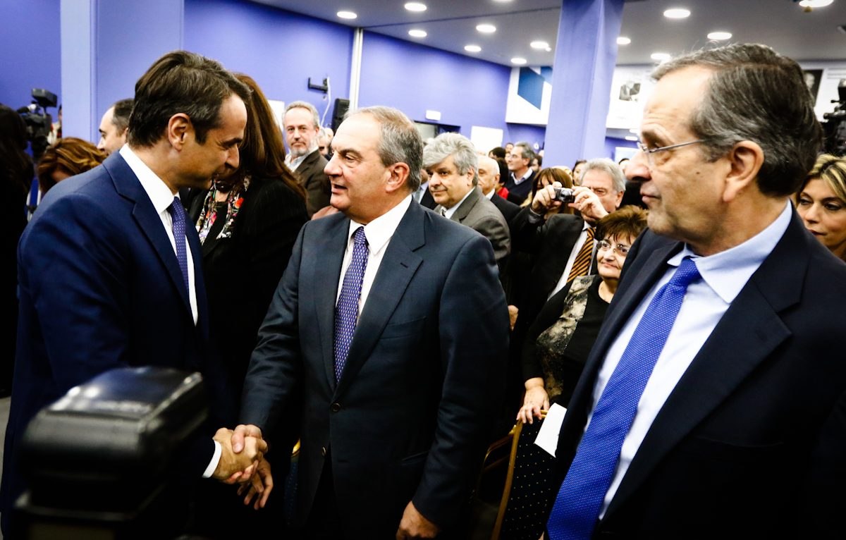 ΝΔ: Γέφυρες «βιτρίνα» από το Μαξίμου προς τον Σαμαρά