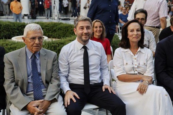 Πλήθος κόσμου στο Ζάππειο για τα 51 χρόνια του ΠΑΣΟΚ, με θεματική εκδήλωση για το δημογραφικό