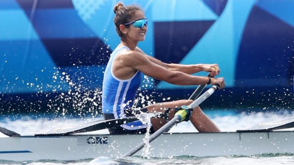 Στον ημιτελικό σκιφ ελαφρών βαρών η Μιλένα Κοντού στο Παγκόσμιο Πρωτάθλημα (vids)