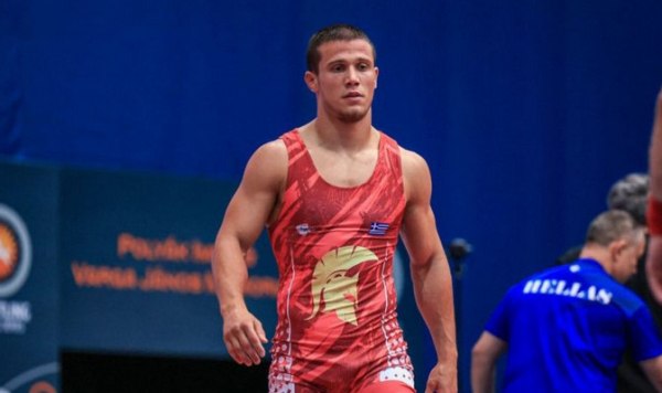 Ποιος είναι ο Γιώργος Κουγιουμτσίδης που ανέβηκε στην κορυφή του κόσμου στην πάλη (pics, vids)