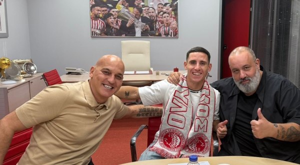 Στα γραφεία της ΠΑΕ Ολυμπιακός ο Ποντένσε (pic)