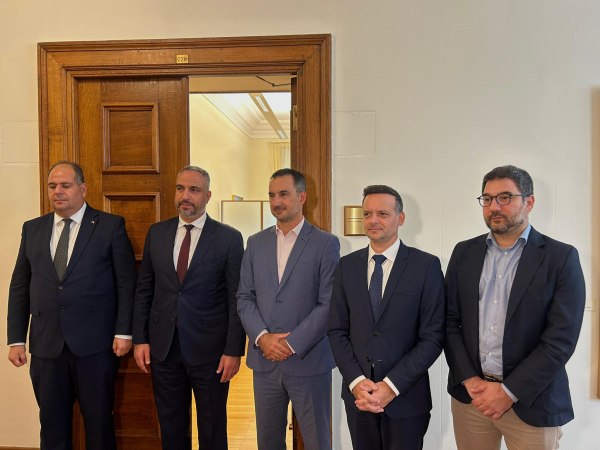 Χαρίτσης με δήμαρχο Βηθλεέμ: Θα κάνουμε ό,τι μπορούμε για να σταματήσει η γενοκτονία στη Γάζα