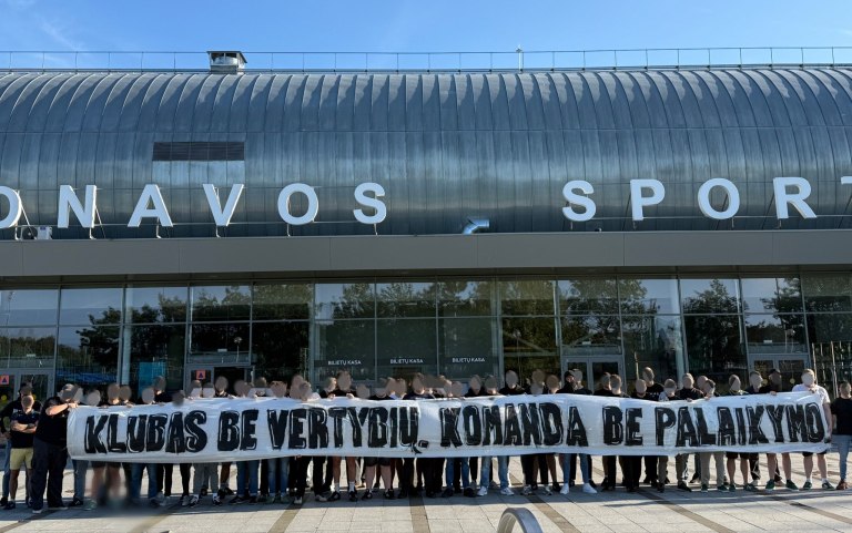 Οι οπαδοί της Ζάλγκιρις ξέσπασαν: «Ένας σύλλογος χωρίς αξίες, μια ομάδα χωρίς υποστήριξη»