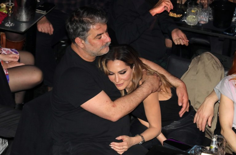 «Πίνει, κάνει κακό στον εαυτό του και στη Δέσποινα Βανδή»: Ο Ανδρέας Μικρούτσικος για τον Βασίλη Μπισμπίκη