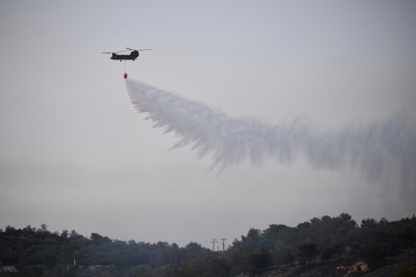 Φωτιά σε δασική έκταση στη Δράμα – Στη μάχη εναέρια