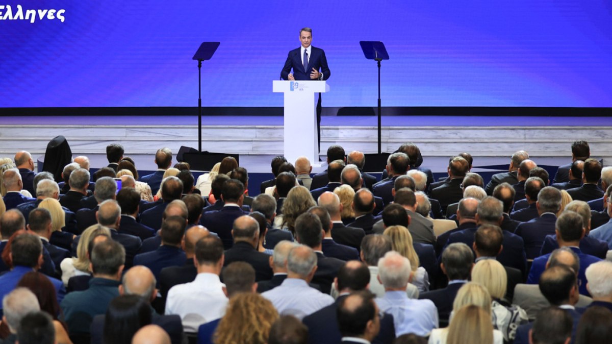 Τα μέτρα δόλωμα Μητσοτάκη: Ξορκίζει σκάνδαλα και ακρίβεια, ψαρεύει εκλογική πελατεία