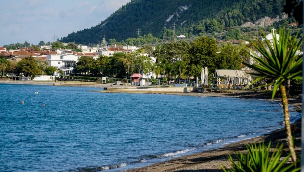 Καμένα Βούρλα: Υγειονομική βόμβα τα λύματα στη θάλασσα – «2 εκατ. κολοβακτηρίδια σε ένα μικρό ποτήρι»