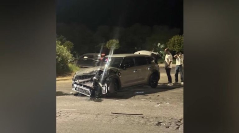 Βούλα: Σοβαρό τροχαίο σε γνωστή «καρμανιόλα» της Παραλιακής – Σώοι οι 30χρονοι οδηγοί