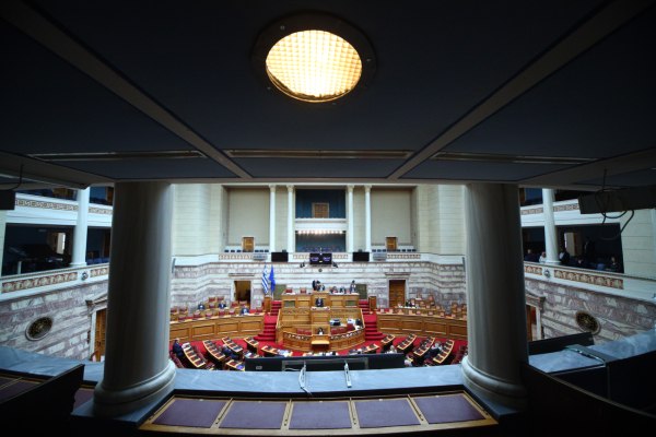 Γιατί οι δεξιοί λαϊκιστές σε Ελλάδα και Ευρώπη κλείνουν το «μάτι» σε αριστερές οικονομικές θέσεις;