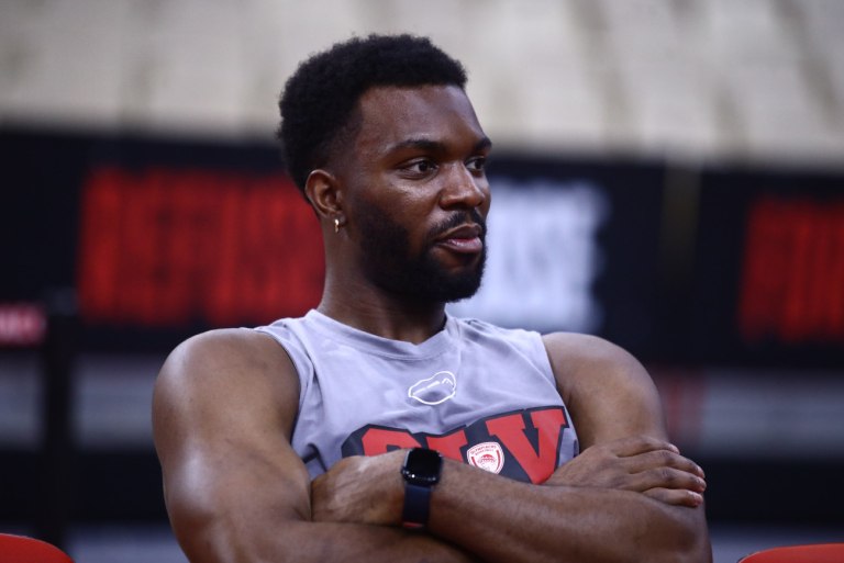 Νοκ-άουτ ο Κίναν Έβανς – Χάνει την πρεμιέρα του Ολυμπιακού στη Euroleague