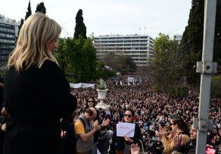 «Τα Τέμπη είναι έγκλημα»: Κάλεσμα Καρυστιανού για συγκεντρώσεις την ώρα ομιλίας Μητσοτάκη στη ΔΕΘ