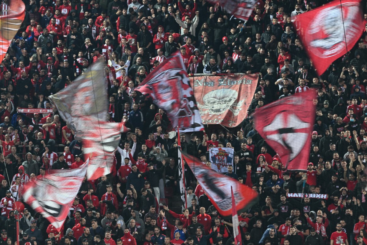 Ολυμπιακός: Κατάμεστο το «Γ. Καραϊσκάκης» με τον Πανσερραϊκό