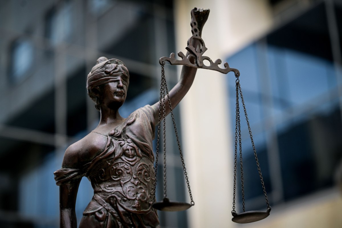 «Οχι» στην υποβάθμιση της Νομικής – Με προσφυγή απειλούν οι δικηγόροι κατά των μη κρατικών πανεπιστημίων