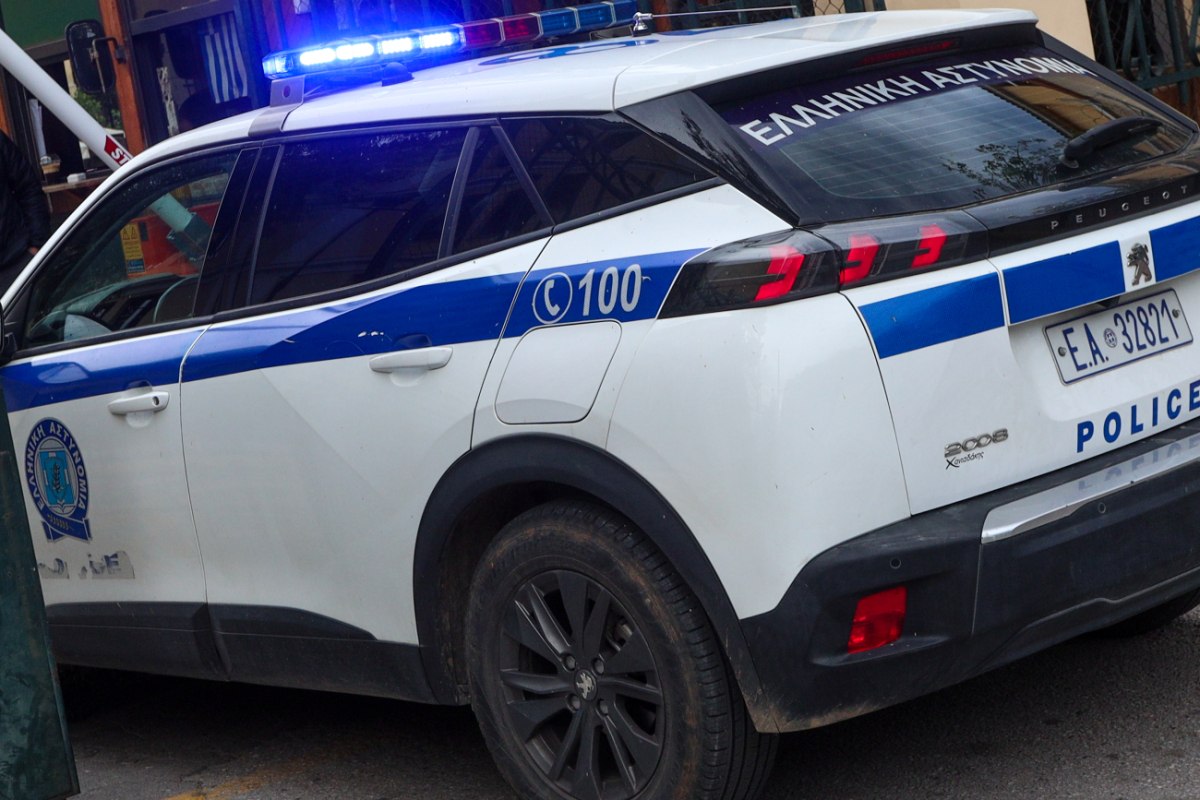 Θεσσαλονίκη: Αυτοκίνητο-γιάφκα με καλάσνικοφ, πιστόλια, εκρηκτικά και 27 κιλά χασίς εντοπίστηκε στην Πυλαία