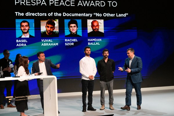 Τσίπρας: Το σχόλιο για την ισραηλινή επιδρομή στο σπίτι του βραβευμένου παλαιστίνιου σκηνοθέτη Μπασέλ Άντρα