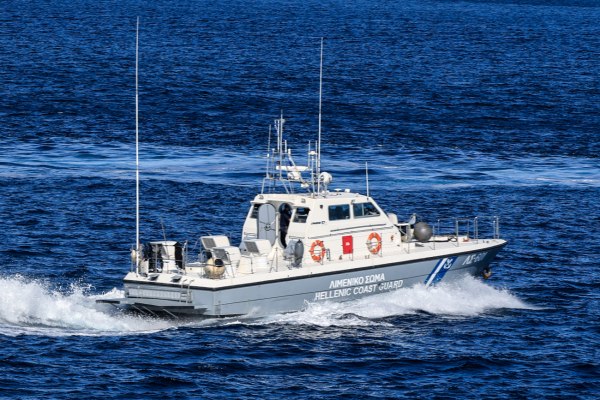 Ανήλικοι εγκλωβίστηκαν σε βράχια – Τους παρέσυραν ρεύματα