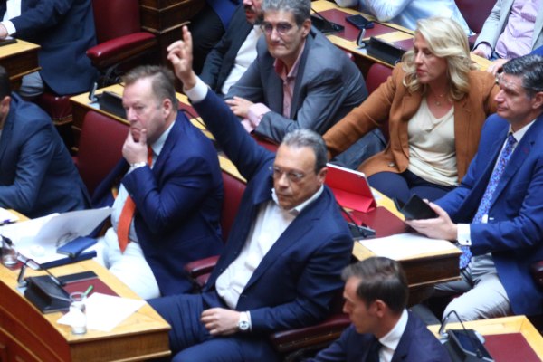 «Αναγνωρίζει η Ελλάδα το Διεθνές Ποινικό Δικαστήριο;» – Ερώτηση βουλευτών του ΣΥΡΙΖΑ μετά τις κυβερνητικές αναφορές