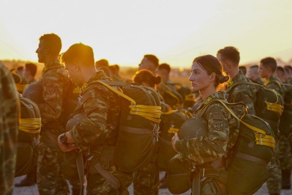 Ένστολοι: Νέο μισθολόγιο από τον Οκτώβριο για 151.422 στελέχη – Πόσο θα αυξηθούν οι μισθοί