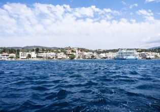 Σεισμός στην Εύβοια: Η στιγμή που πολίτες τρέχουν να βγουν από εστιατόριο