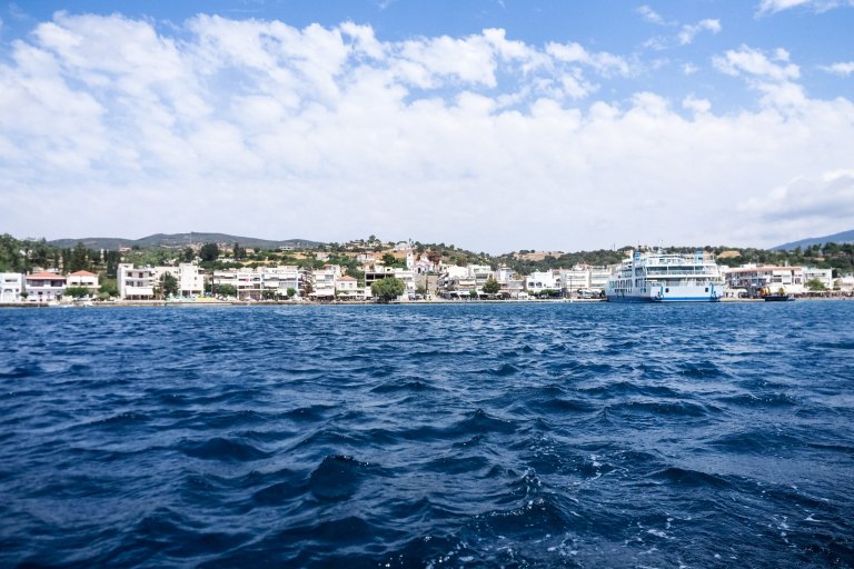 Σεισμός στην Εύβοια: Η στιγμή που πολίτες τρέχουν να βγουν από εστιατόριο