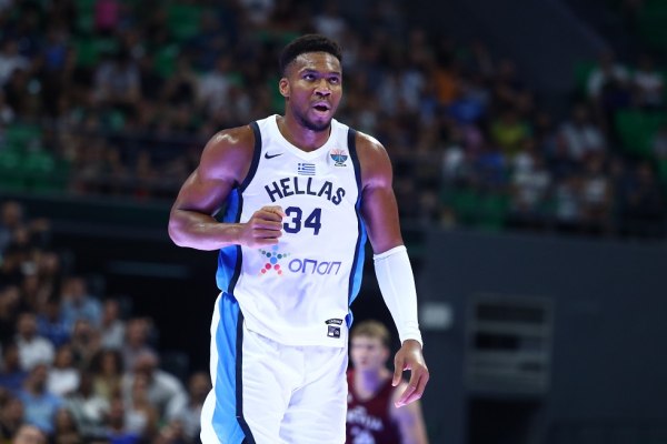 Ο Γιάννης Αντετοκούνμπο έστειλε μήνυμα ανωτερότητας και συμφιλίωσης «Ο αθλητισμός ενώνει, δεν διχάζει»