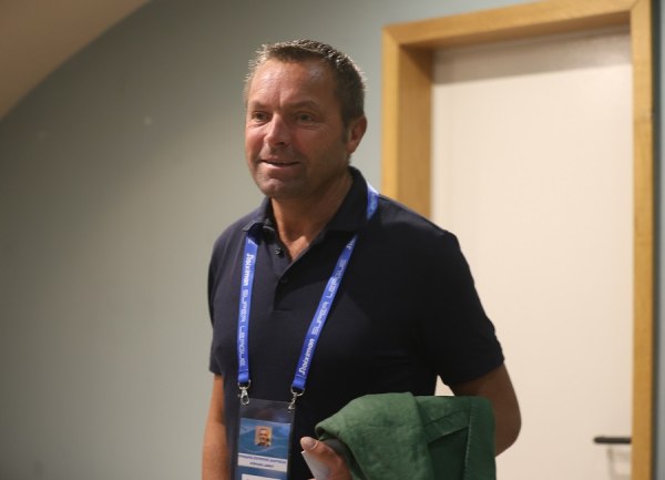 Λανουά για το ντέρμπι στη Λεωφόρο: «Πέναλτι του Τετέ στον Καμπελά, έπρεπε να παρέμβει το VAR» (vid)