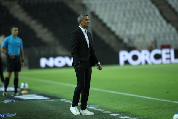 «Σενάρια» για Λουτσέσκου και Αλ Τζαζίρα