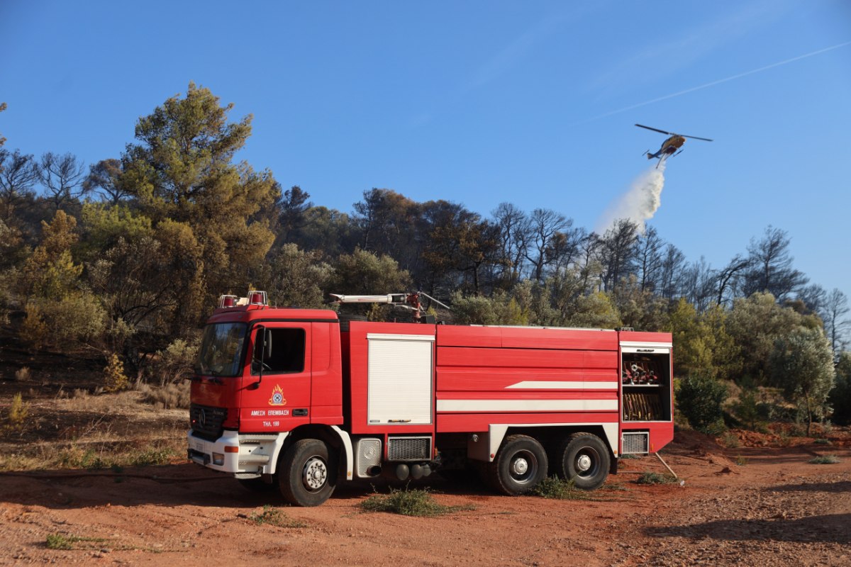 Φωτιά στην Αρκαδία – Επιχειρούν και εναέρια μέσα