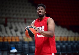 Ολυμπιακός: Ποιος είναι ο Νίκος Οκεκουόγεν που συμμετέχει στην προετοιμασία – Τα Τρίκαλα, το Draft και οι… Αντετοκούνμπο (vids)