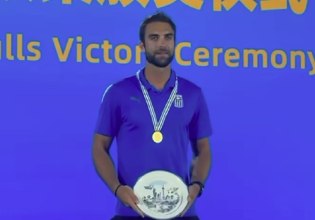 Η απονομή του χρυσού μεταλλίου και ο Εθνικός ύμνος προς τιμήν του Παγκόσμιου πρωταθλητή Στέφανου Ντούσκου