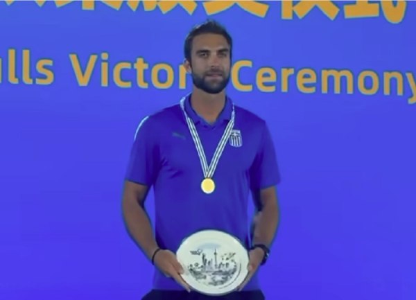 Η απονομή του χρυσού μεταλλίου και ο Εθνικός ύμνος προς τιμήν του Παγκόσμιου πρωταθλητή Στέφανου Ντούσκου